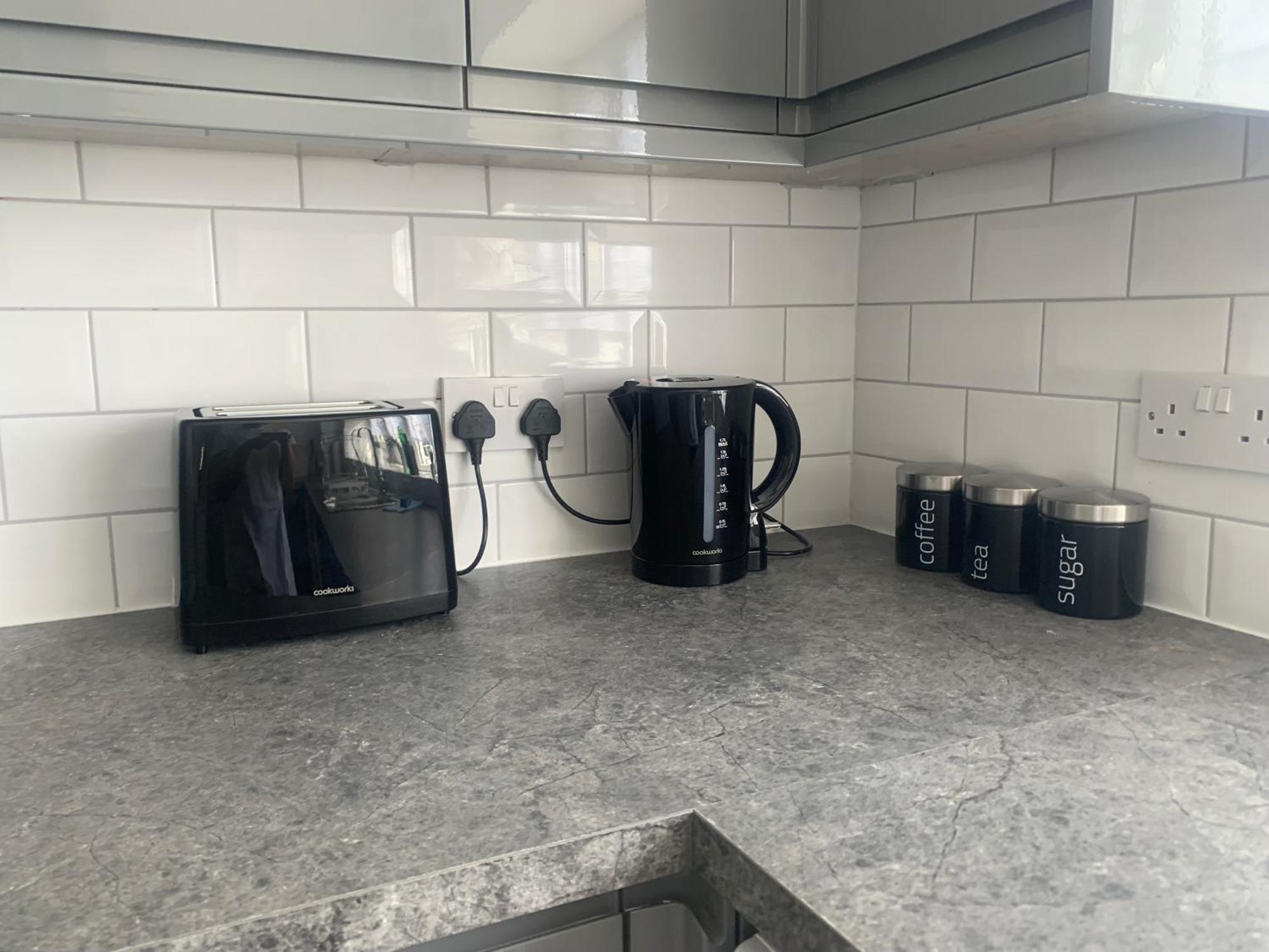 Newly Renovated, Modern 3 Bed Apartment Walmersley Kültér fotó